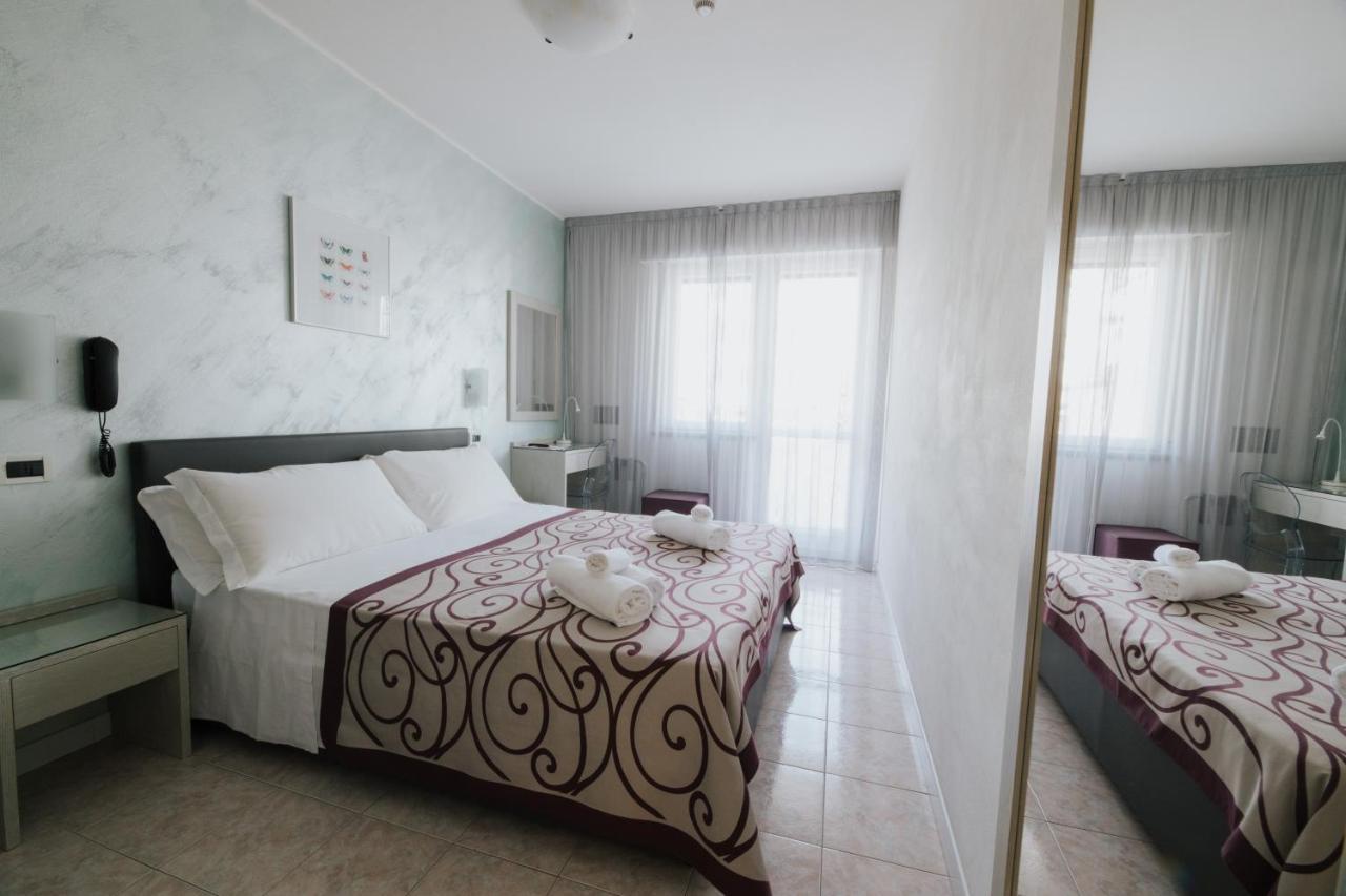 Hotel Gloria Ліньяно-Сабб'ядоро Екстер'єр фото