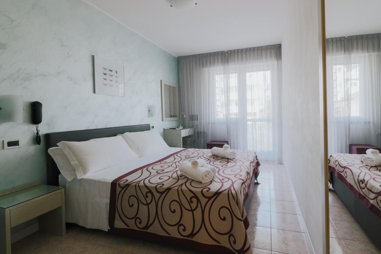 Hotel Gloria Ліньяно-Сабб'ядоро Екстер'єр фото