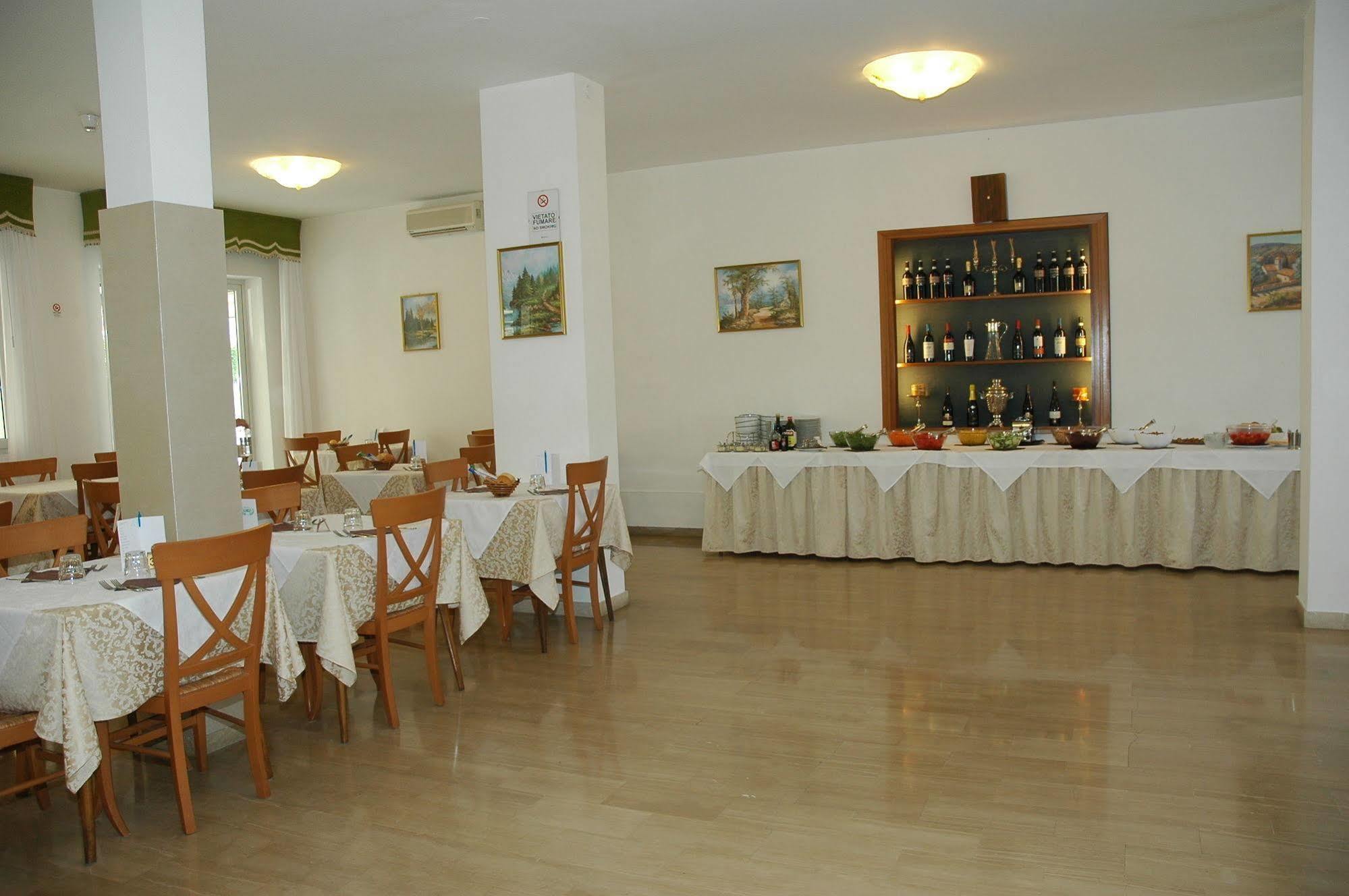 Hotel Gloria Ліньяно-Сабб'ядоро Екстер'єр фото
