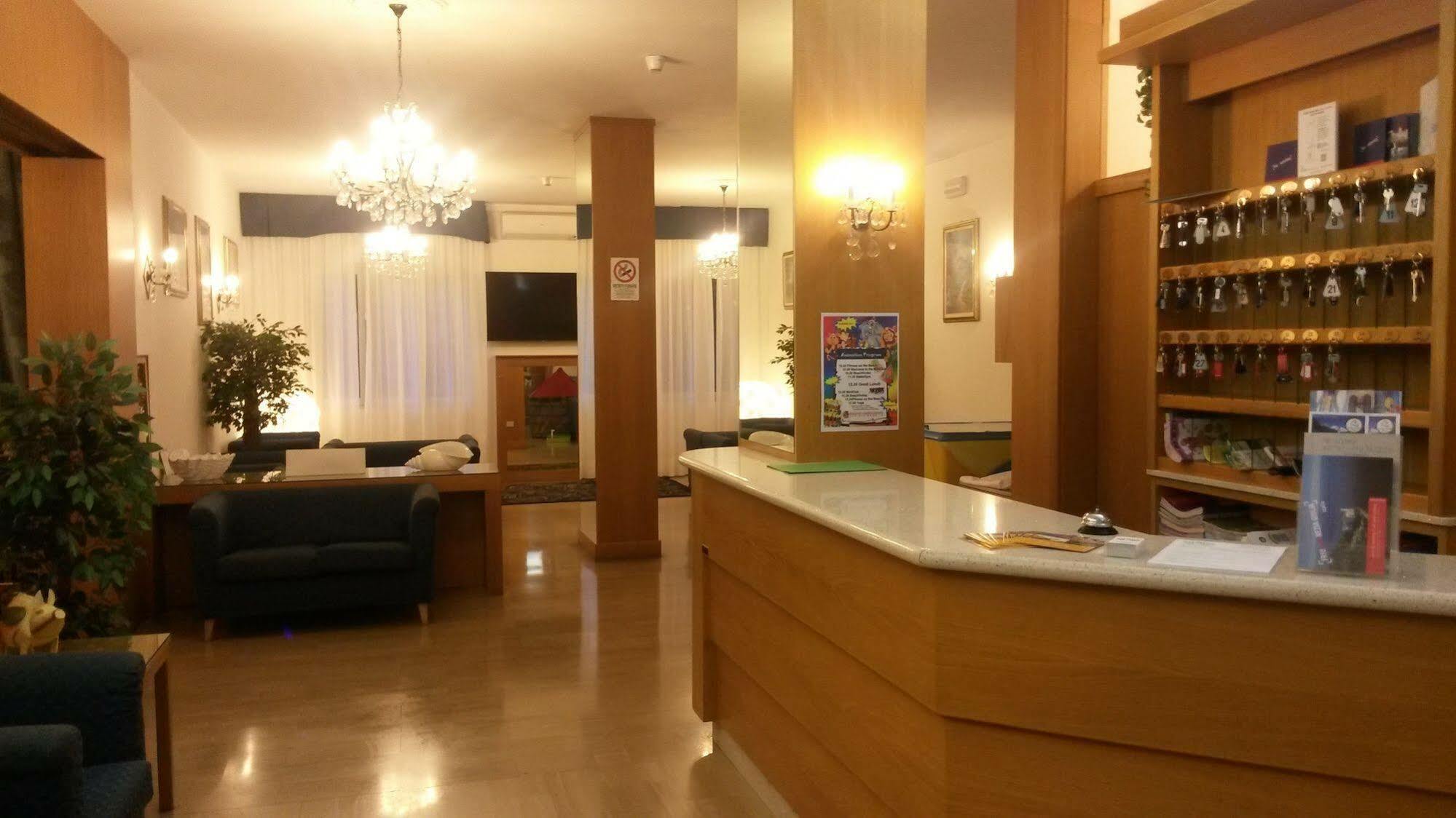 Hotel Gloria Ліньяно-Сабб'ядоро Екстер'єр фото